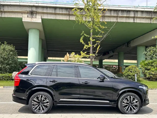 Volvo XC90 — Фото автомобиля 3