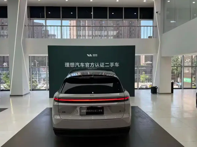 Li Auto i8 — Фото автомобиля 5