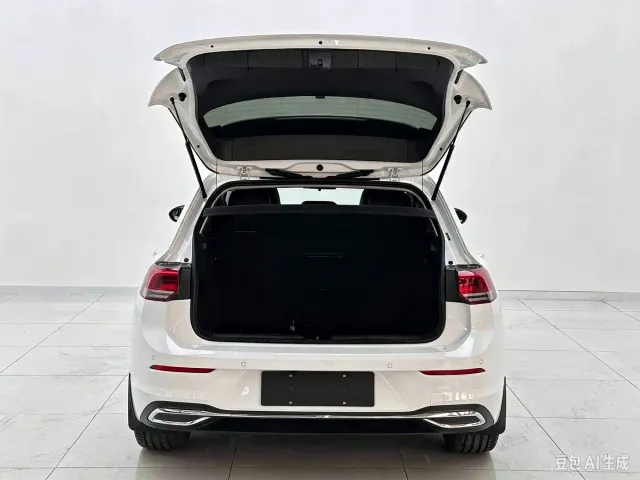 Volkswagen Golf — Фото автомобиля 8
