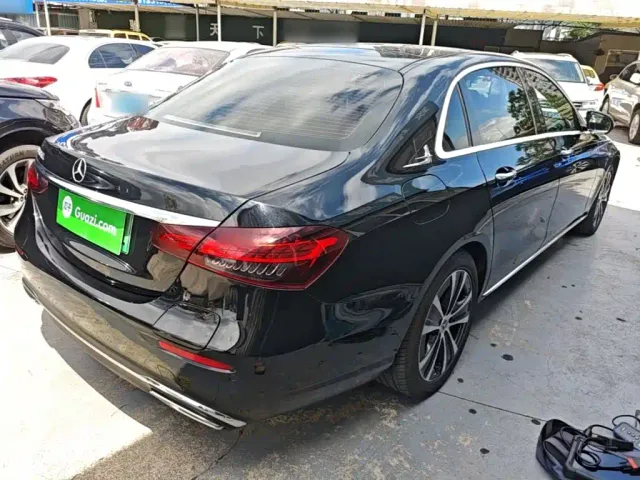Mercedes-Benz E-Class — Фото автомобиля 6