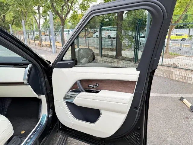 Land Rover Range Rover — Фото автомобиля 19