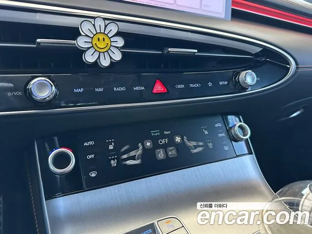 Genesis GV70 — Фото автомобиля 17