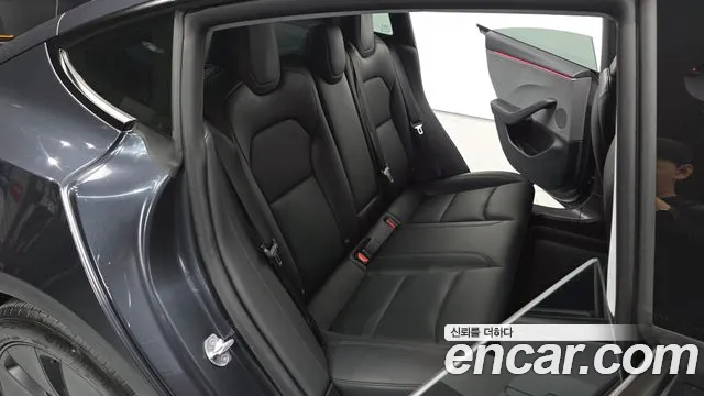 Tesla Model 3 — Фото автомобиля 18