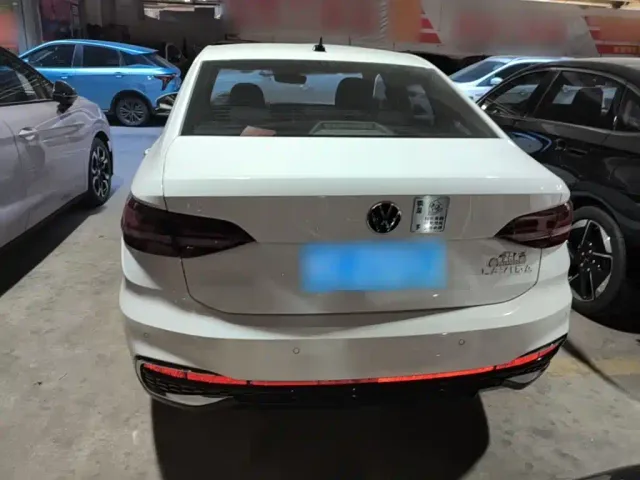 Volkswagen Lavida — Фото автомобиля 5