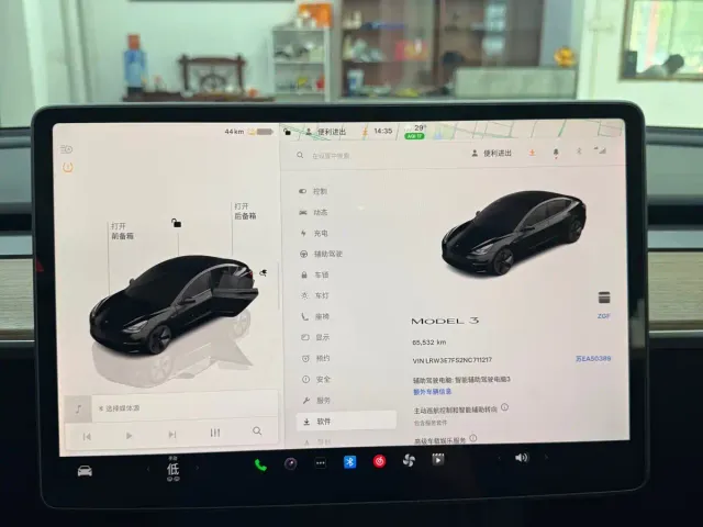 Tesla Model 3 — Фото автомобиля 7