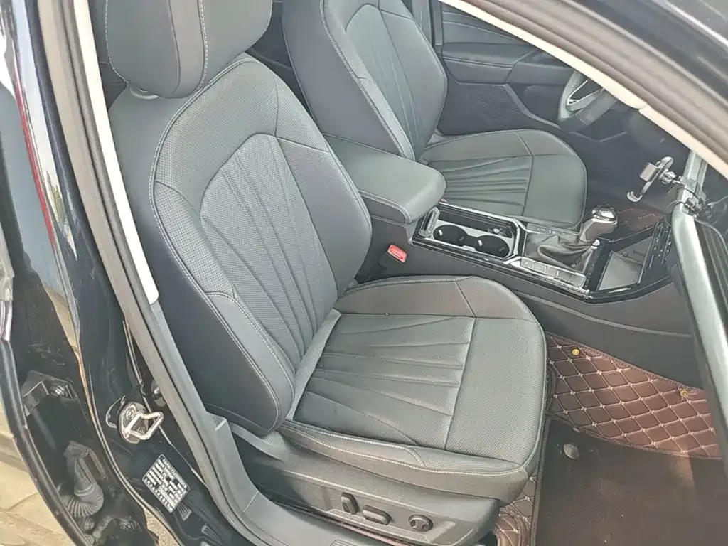 Volkswagen Passat 2025 Outstanding 380TSI Dragon Soaring Edition — Фото автомобиля 19