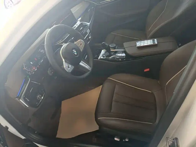 BMW 5 Series — Фото автомобиля 14