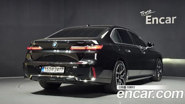 BMW 7-Series 7 серия (G70) 740i xDrive M Sport — Фото автомобиля 2