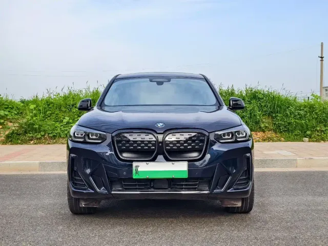 BMW iX3 — Фото автомобиля 2