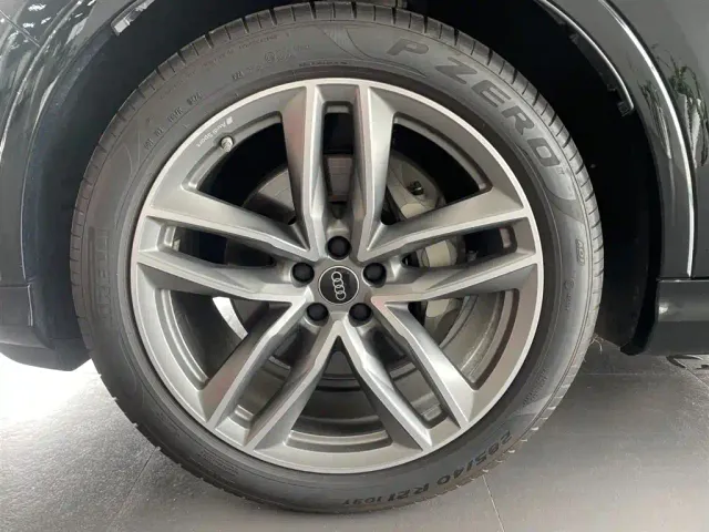 Audi Q7 — Фото автомобиля 12