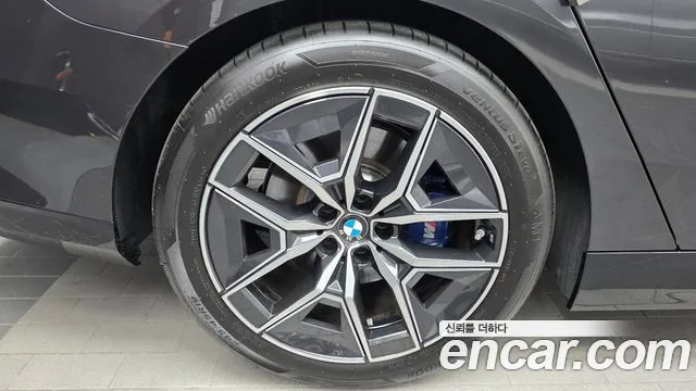 BMW 5 Series G60 — Фото автомобиля 5