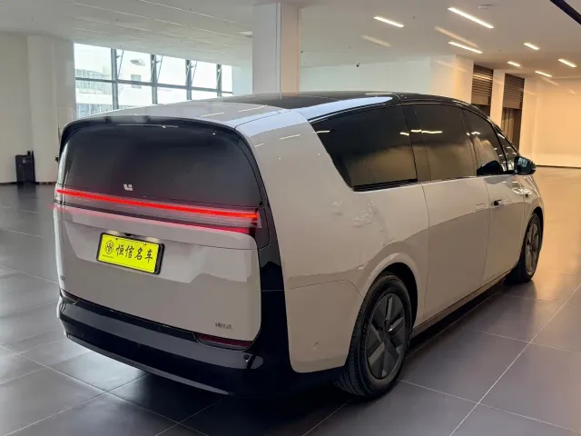 Li Auto MEGA — Фото автомобиля 7