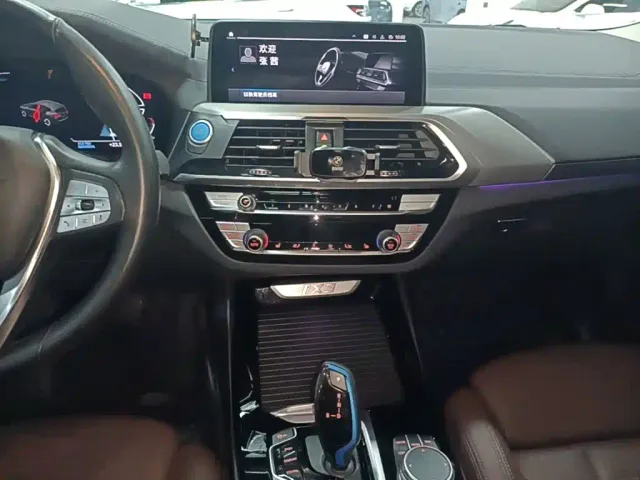 BMW iX3 — Фото автомобиля 12