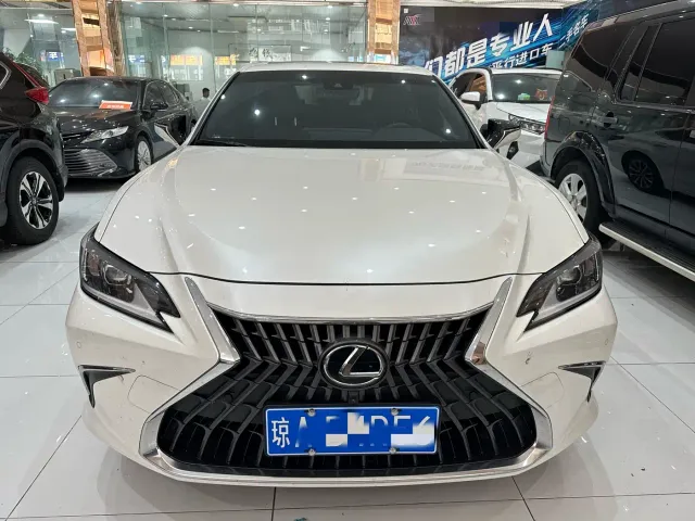Lexus ES — Фото автомобиля 2