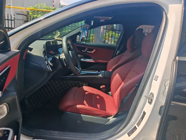Mercedes-Benz E-Class — Фото автомобиля 4