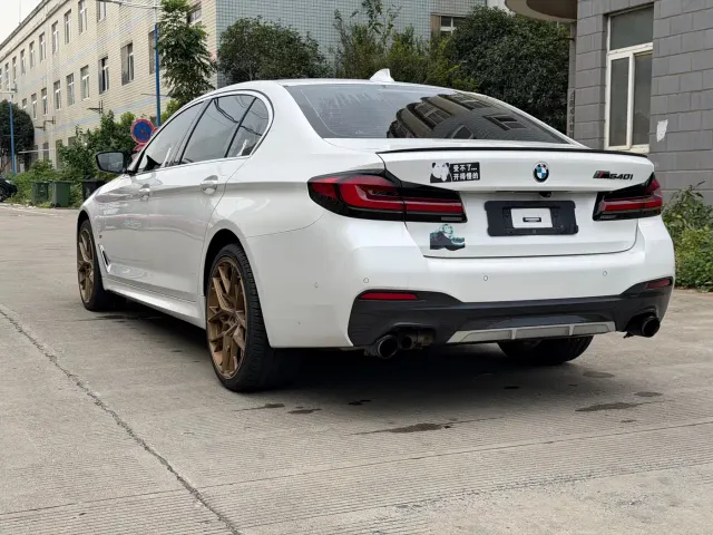 BMW 5 Series — Фото автомобиля 16