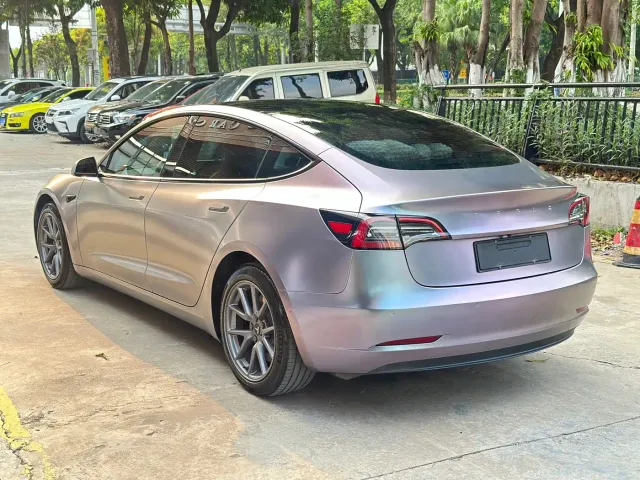 Tesla Model 3 — Фото автомобиля 12