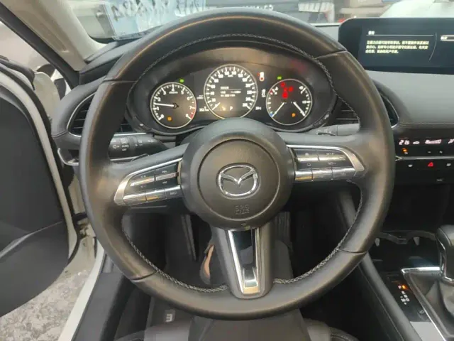 Mazda Axela — Фото автомобиля 10