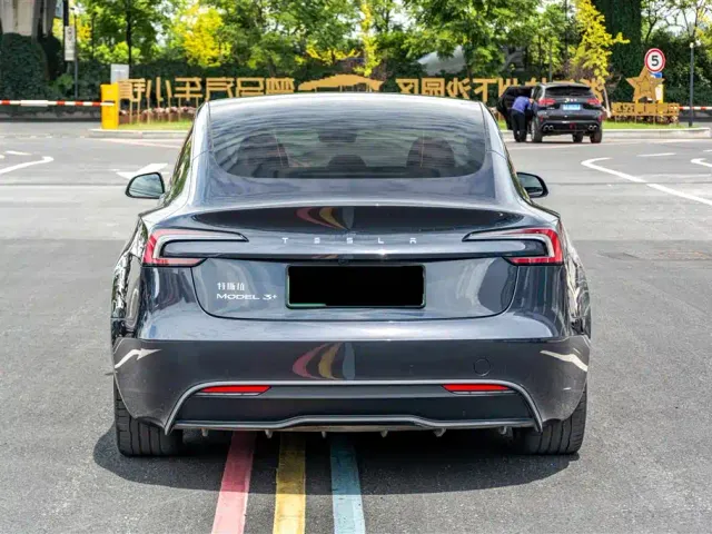 Tesla Model 3 — Фото автомобиля 7
