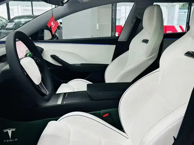 Tesla Model 3 — Фото автомобиля 7