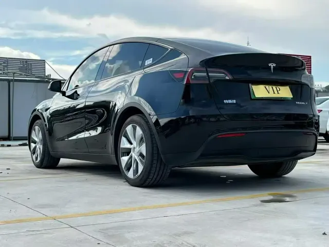 Tesla Model Y — Фото автомобиля 7