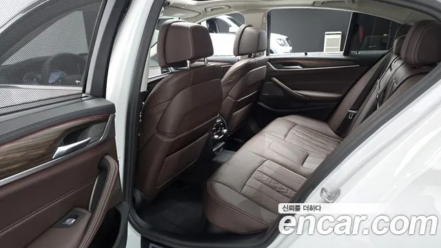 BMW 5 Series G30 — Фото автомобиля 11