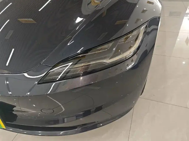 Tesla Model 3 — Фото автомобиля 23
