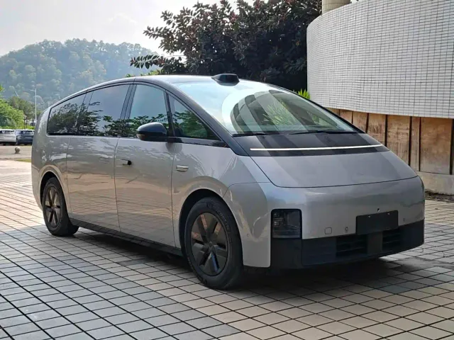 Li Auto MEGA — Фото автомобиля 3