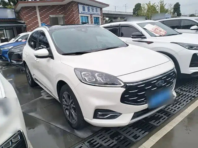 Ford Escape — Фото автомобиля 3