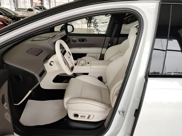 Li Auto i6 — Фото автомобиля 11
