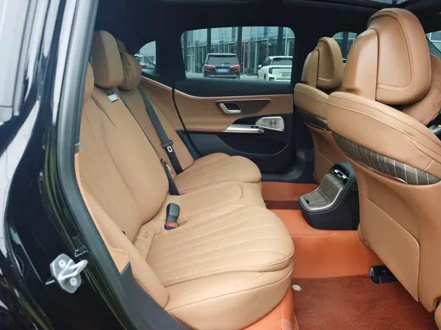 Mercedes-Benz E-Class — Фото автомобиля 28