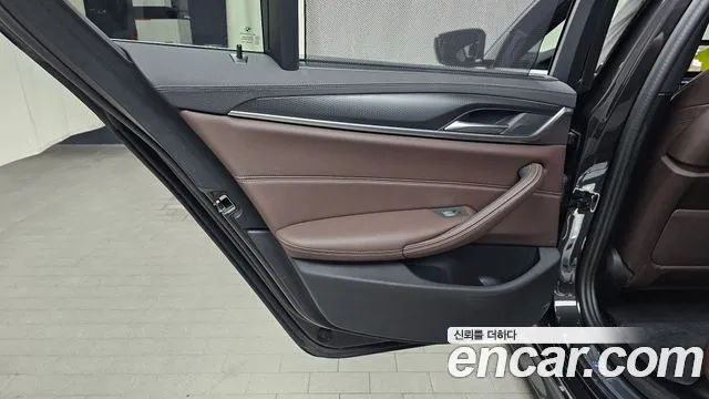 BMW 5-Series 5 серия (G30) 523d xDrive M Sport — Фото автомобиля 25