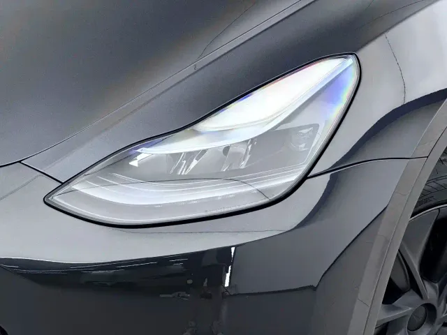 Tesla Model Y — Фото автомобиля 12