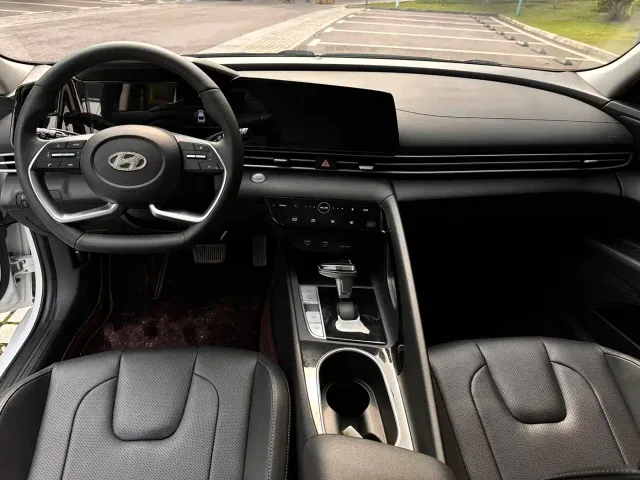 Hyundai Elantra — Фото автомобиля 6