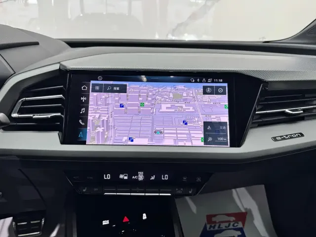 Audi Q5 e-tron — Фото автомобиля 11