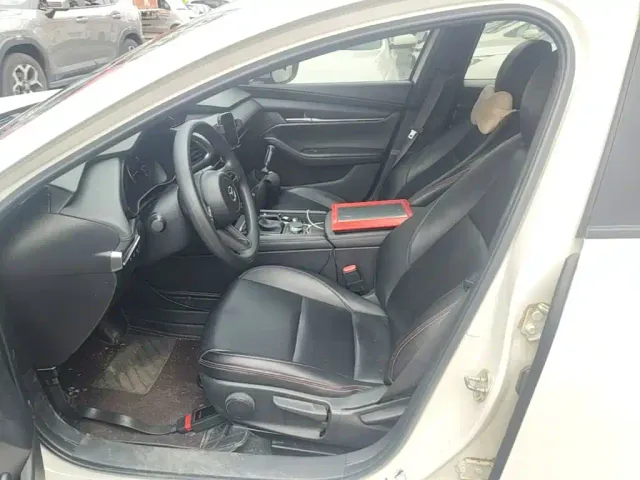 Mazda Axela — Фото автомобиля 14
