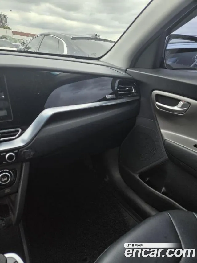 Kia Niro — Фото автомобиля 6