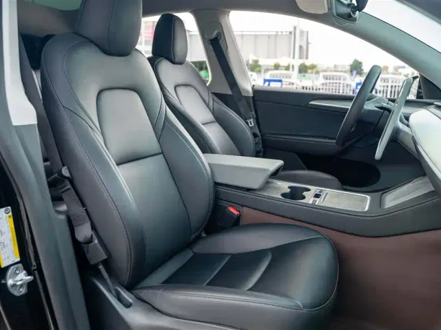 Tesla Model Y — Фото автомобиля 15
