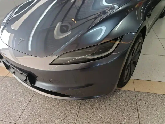 Tesla Model 3 — Фото автомобиля 23