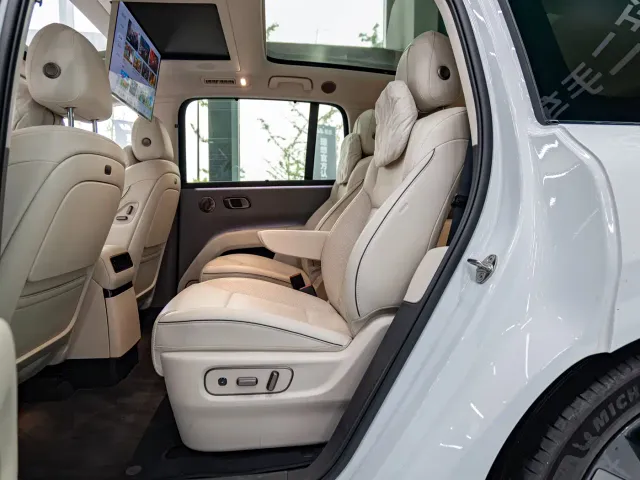 Li Auto i8 — Фото автомобиля 5