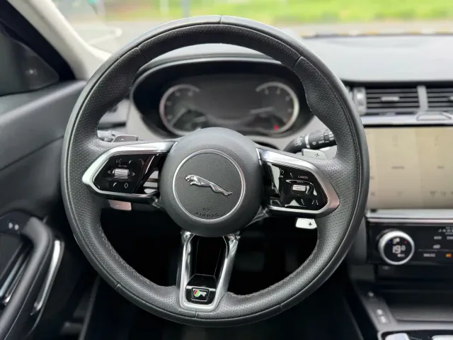 Jaguar E-PACE — Фото автомобиля 18