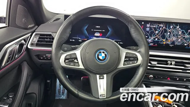 BMW i4 — Фото автомобиля 19