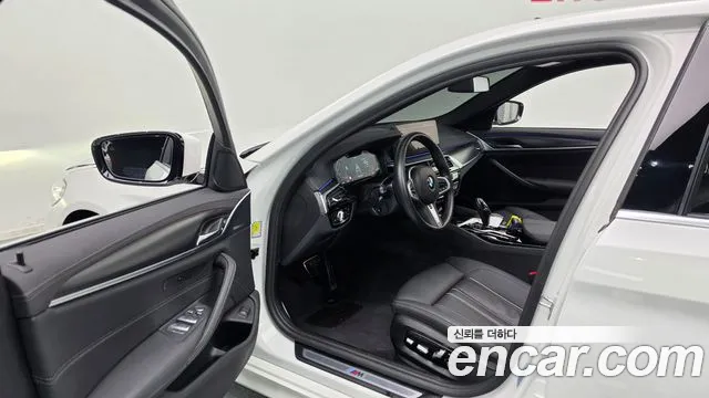 BMW 5 Series G30 — Фото автомобиля 15