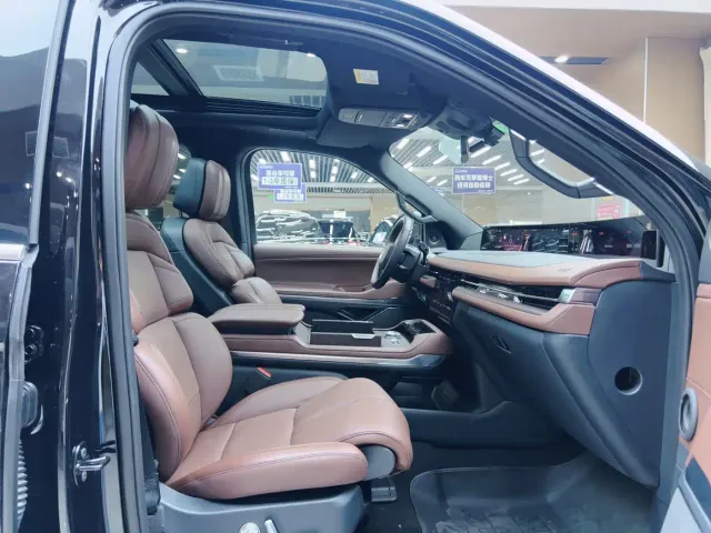 Lincoln Navigator — Фото автомобиля 4