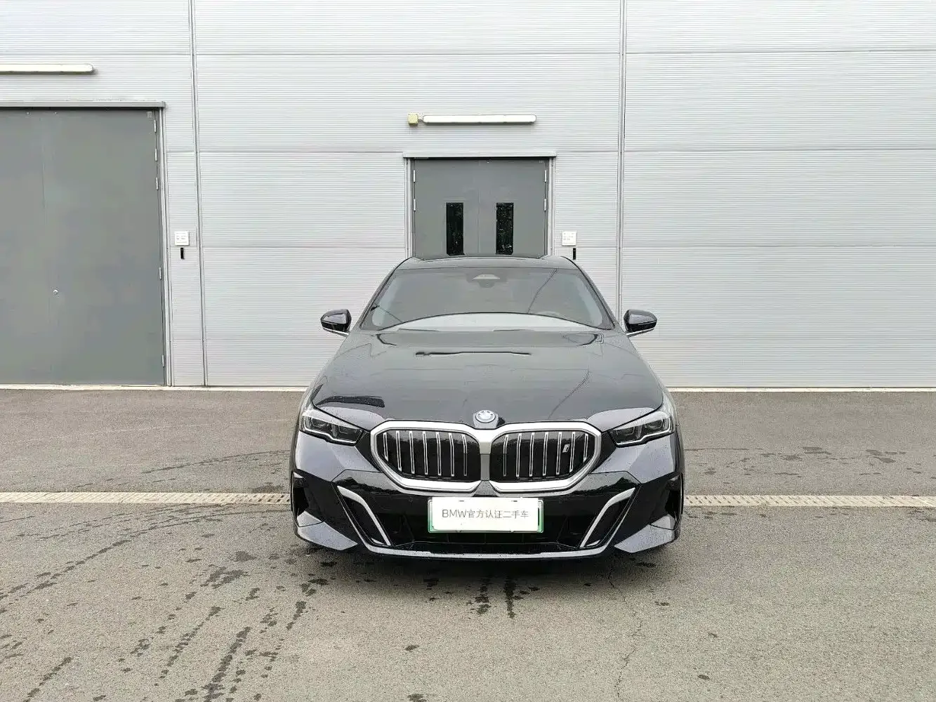 BMW BMW i5 2025 eDrive 35L M Sport Package — Фото автомобиля 3