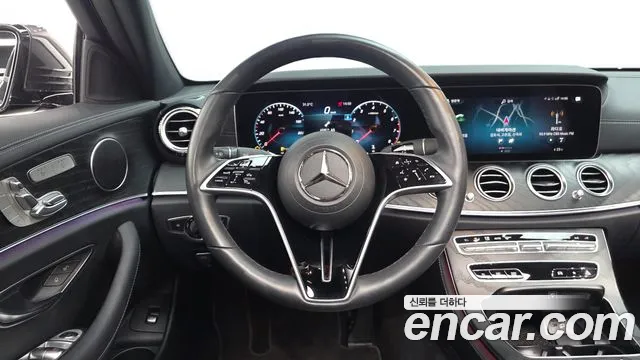 Mercedes-Benz E-Class — Фото автомобиля 11