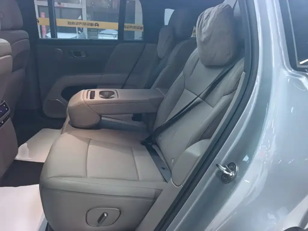 Li Auto Li Auto i6 2025 2WD Base Model — Фото автомобиля 16