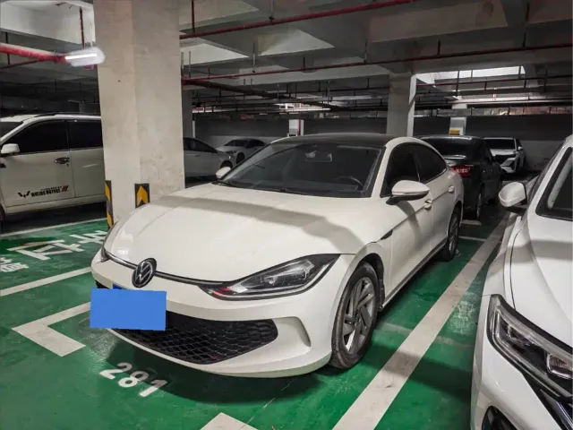Фотография автомобиля — Volkswagen Lamando
