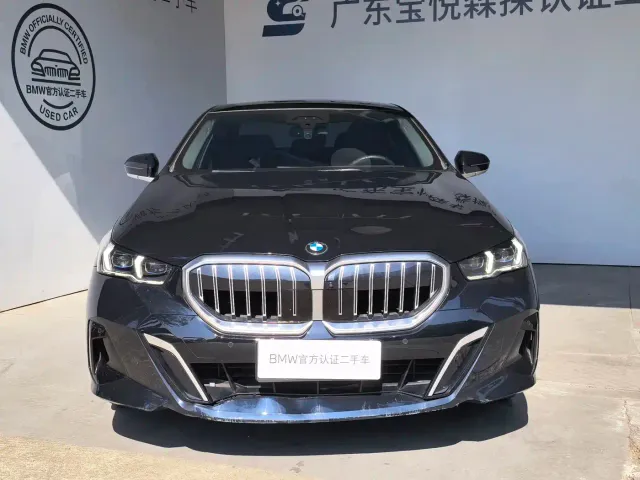 BMW 5 Series — Фото автомобиля 2