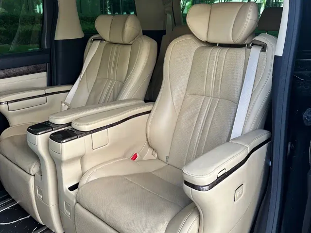 Toyota Alphard — Фото автомобиля 15